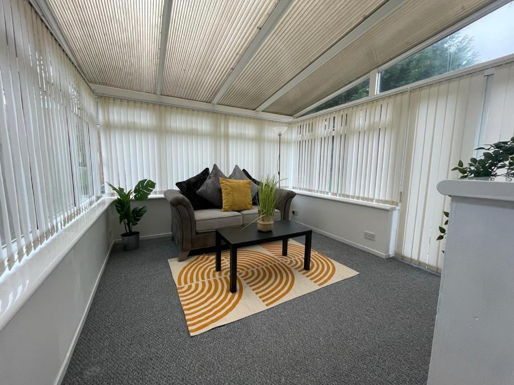 Ferguson House Villa Airdrie Ngoại thất bức ảnh