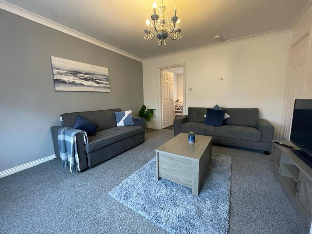 Ferguson House Villa Airdrie Ngoại thất bức ảnh