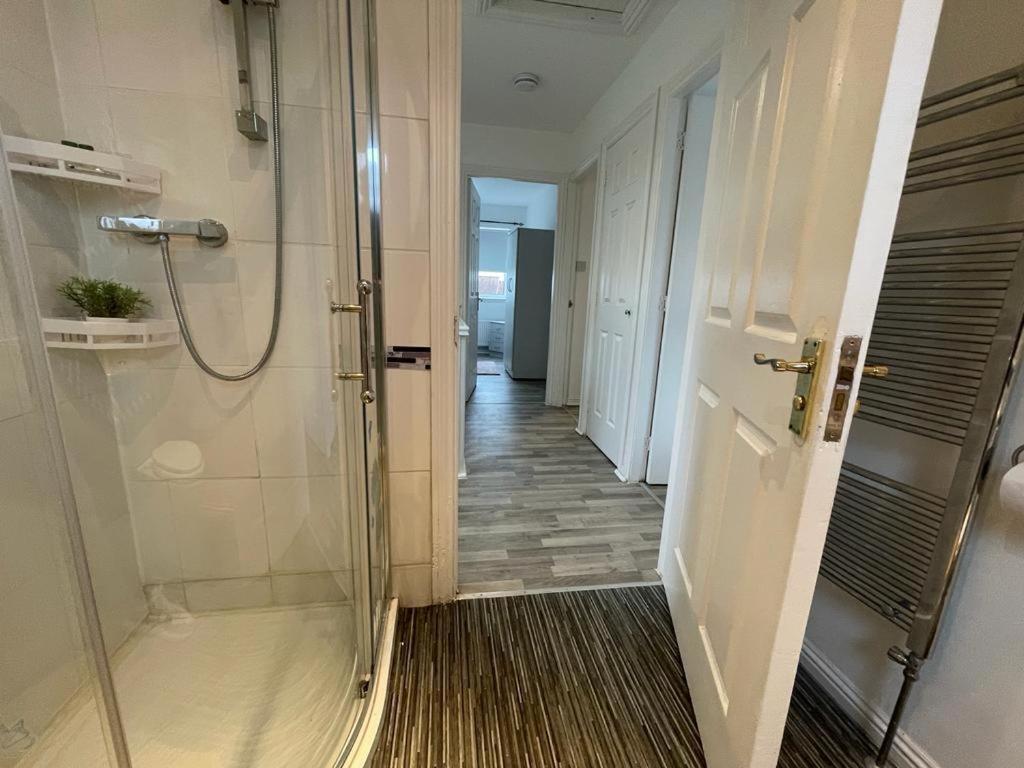 Ferguson House Villa Airdrie Ngoại thất bức ảnh